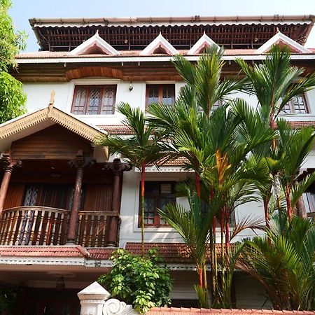 Hotel White Rose Kochi Екстериор снимка