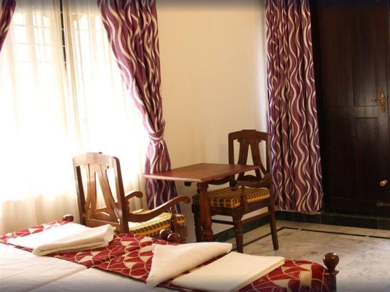 Hotel White Rose Kochi Екстериор снимка
