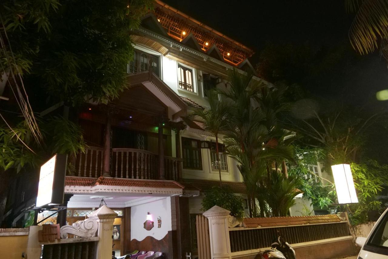 Hotel White Rose Kochi Екстериор снимка