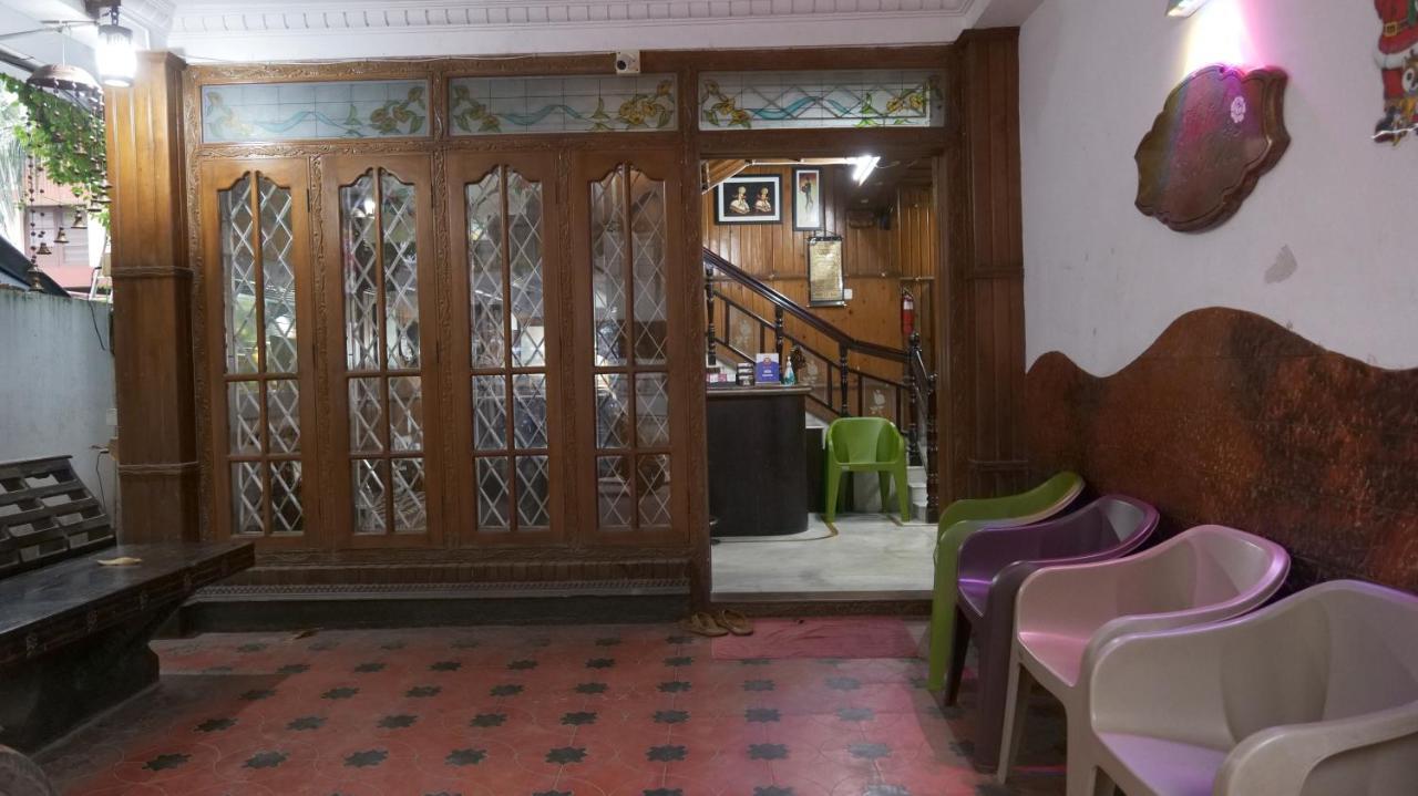Hotel White Rose Kochi Екстериор снимка