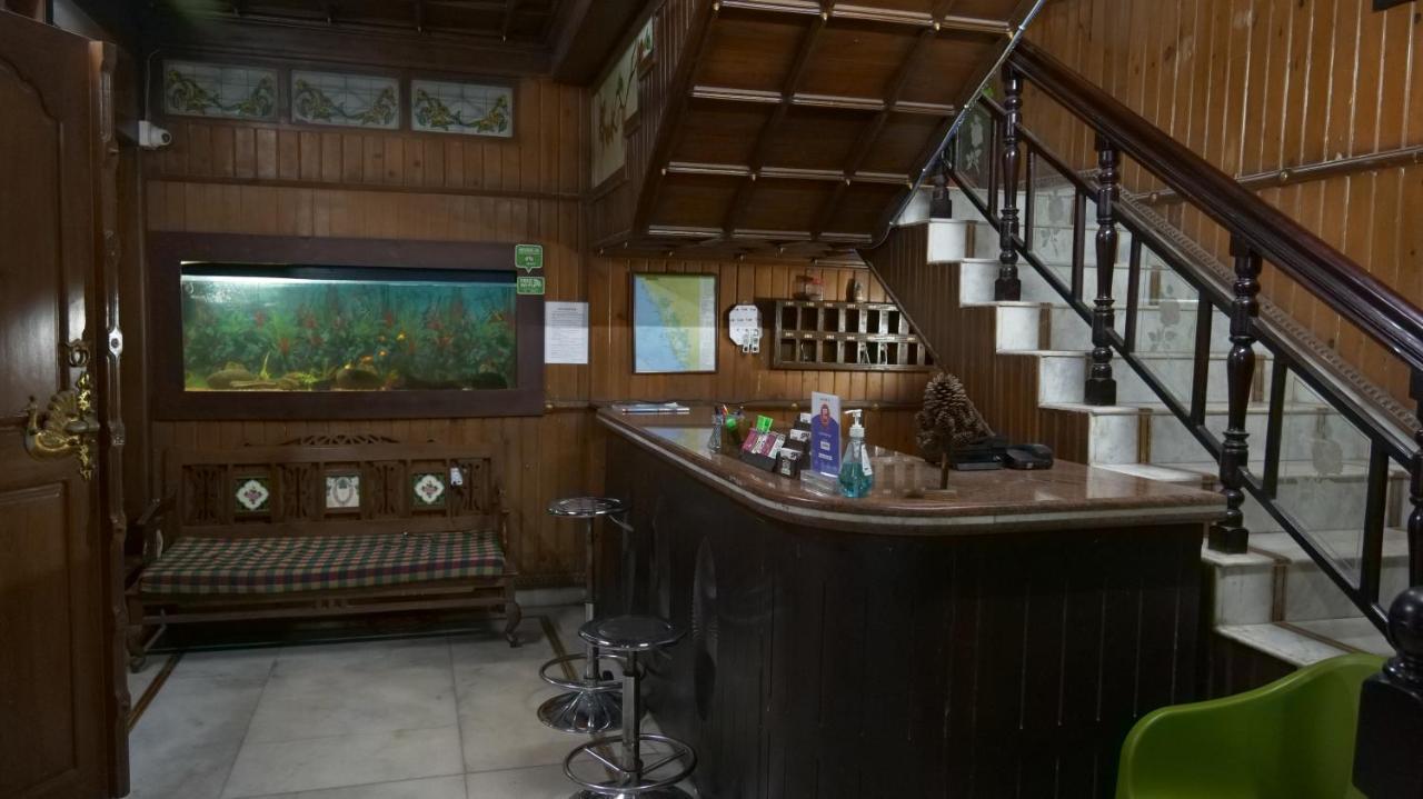 Hotel White Rose Kochi Екстериор снимка