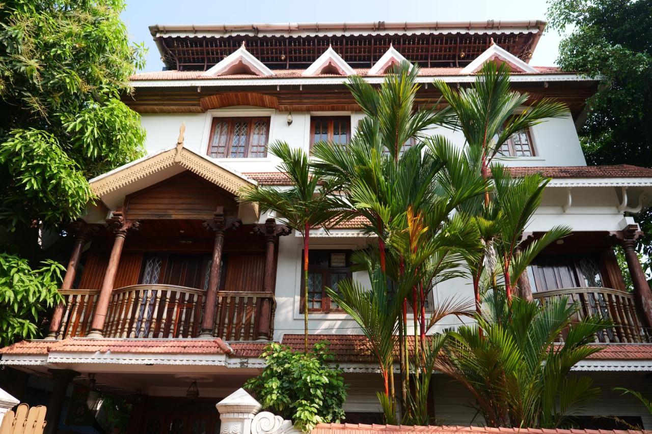 Hotel White Rose Kochi Екстериор снимка