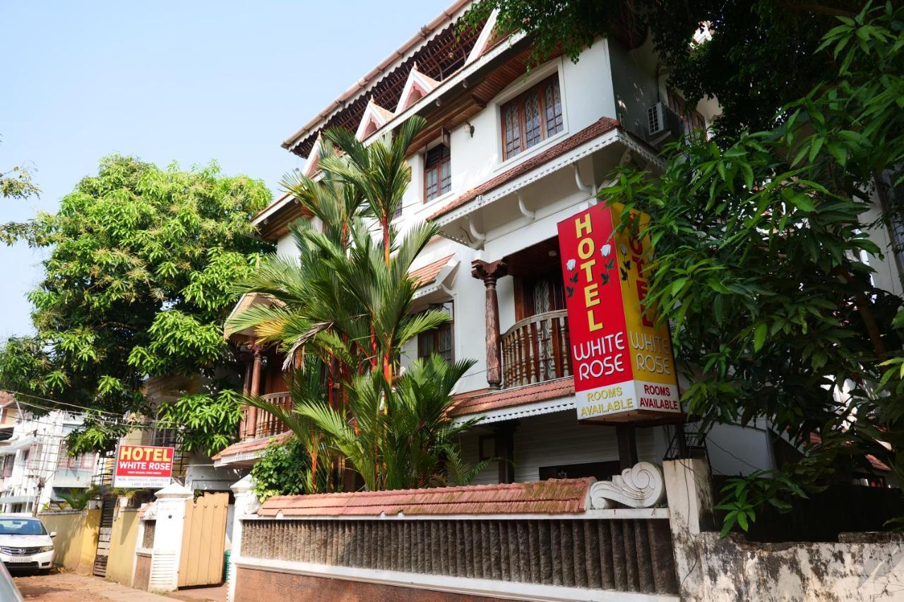 Hotel White Rose Kochi Екстериор снимка