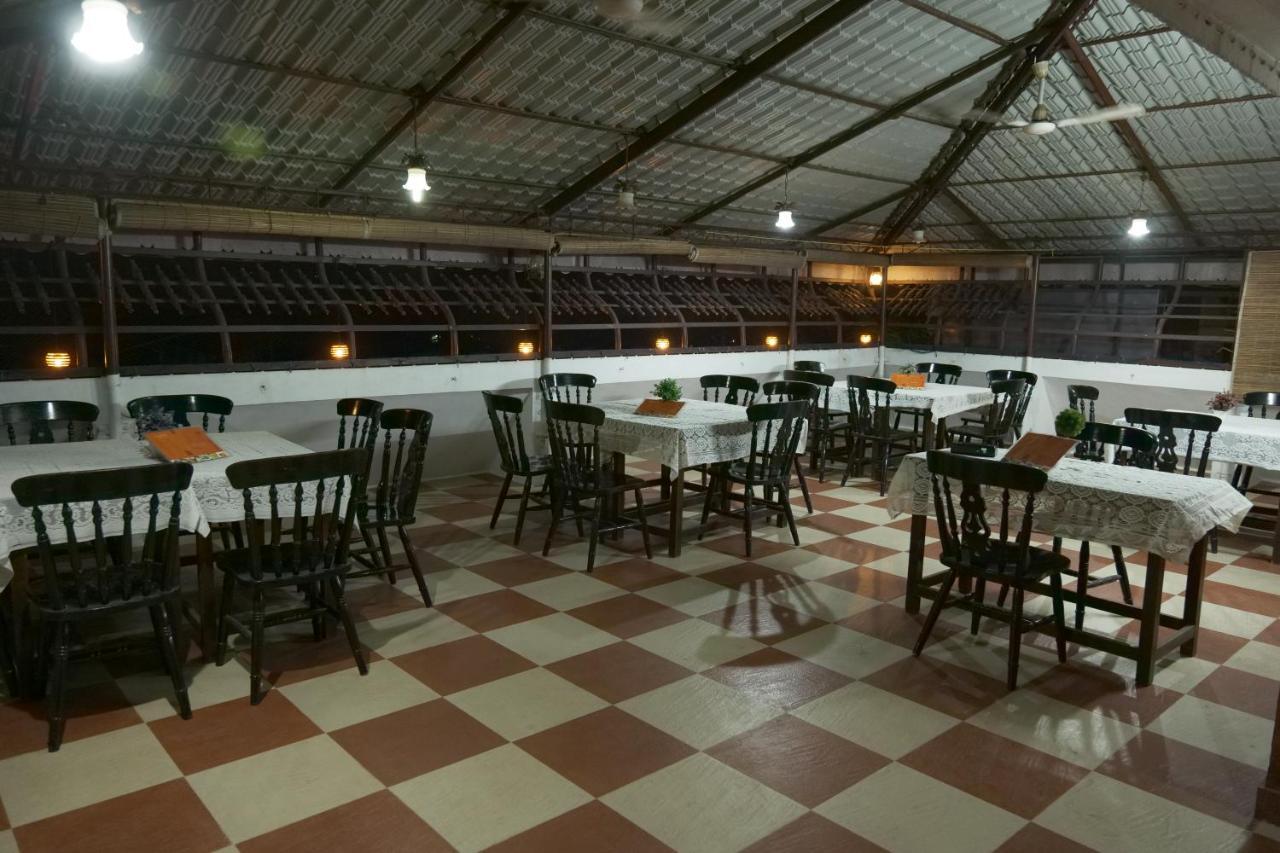 Hotel White Rose Kochi Екстериор снимка