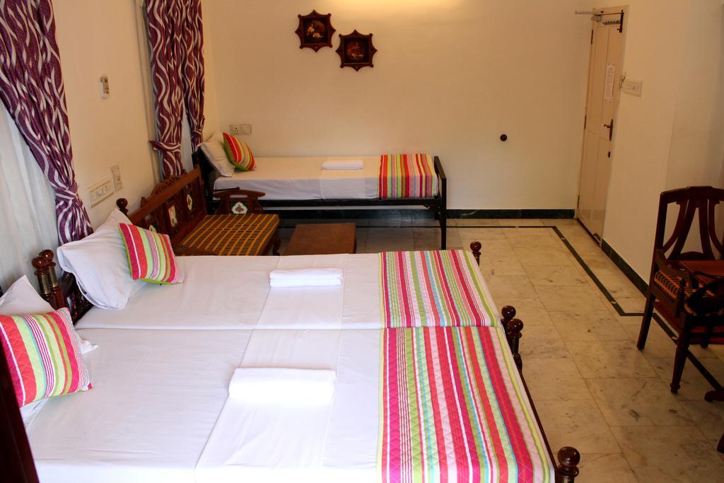 Hotel White Rose Kochi Екстериор снимка