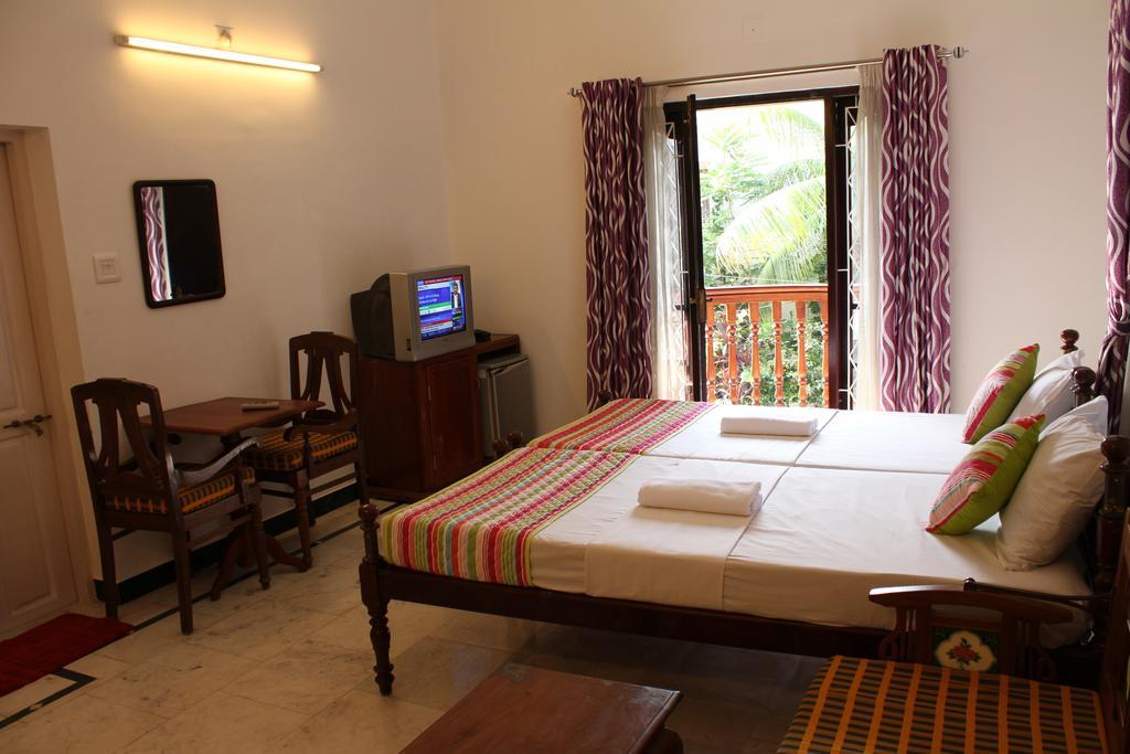 Hotel White Rose Kochi Екстериор снимка