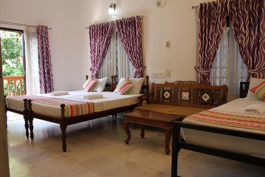 Hotel White Rose Kochi Екстериор снимка