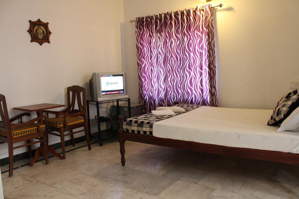 Hotel White Rose Kochi Екстериор снимка