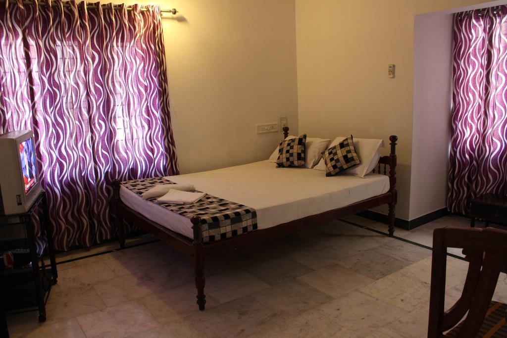 Hotel White Rose Kochi Екстериор снимка