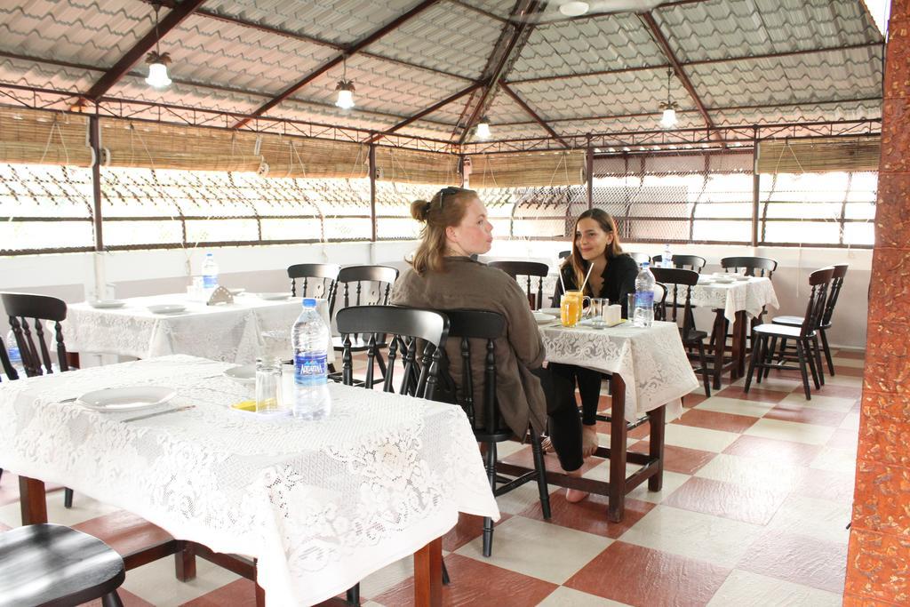 Hotel White Rose Kochi Екстериор снимка
