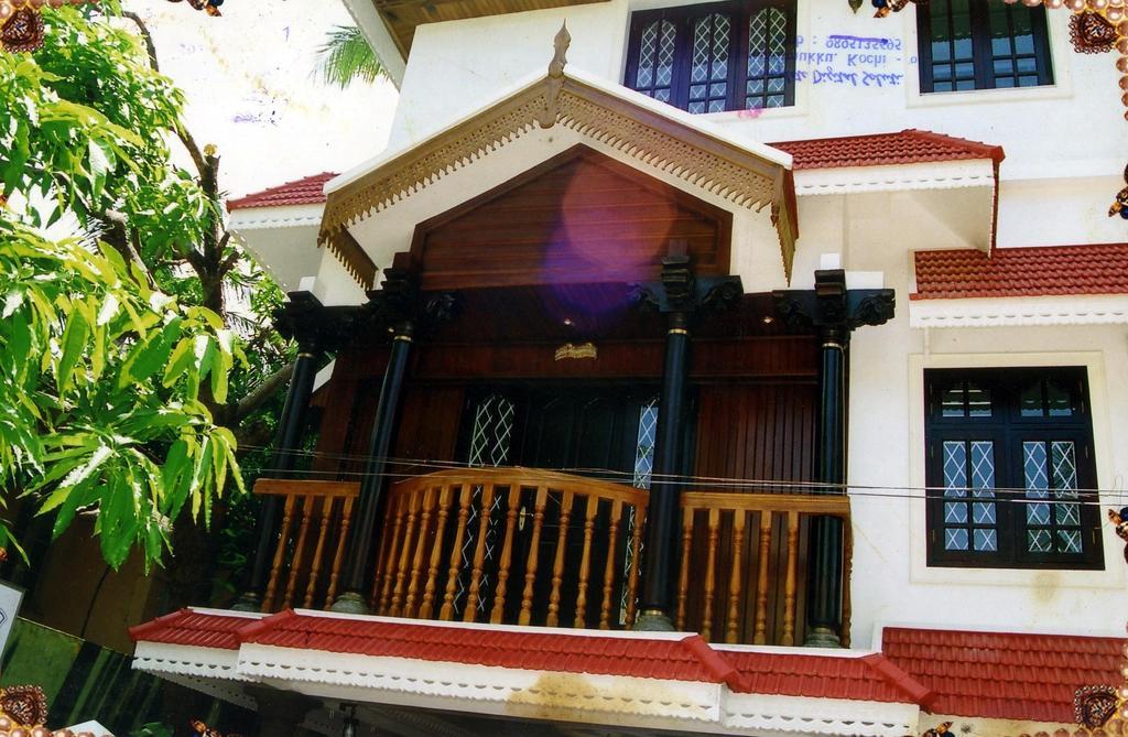 Hotel White Rose Kochi Екстериор снимка
