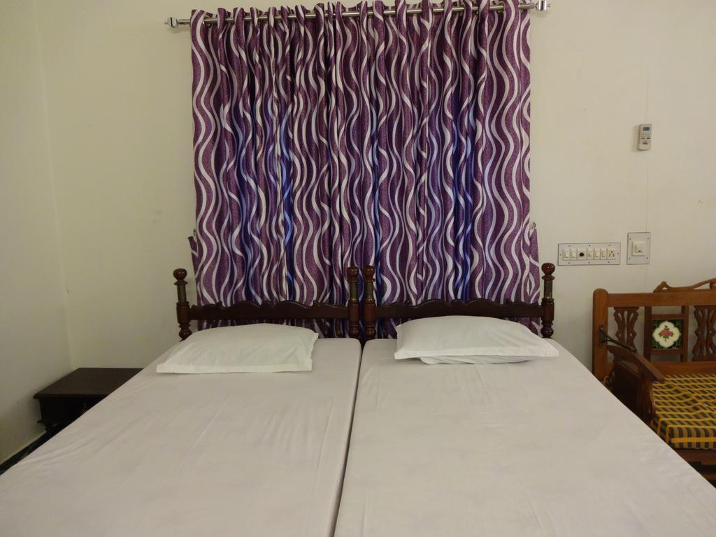 Hotel White Rose Kochi Екстериор снимка