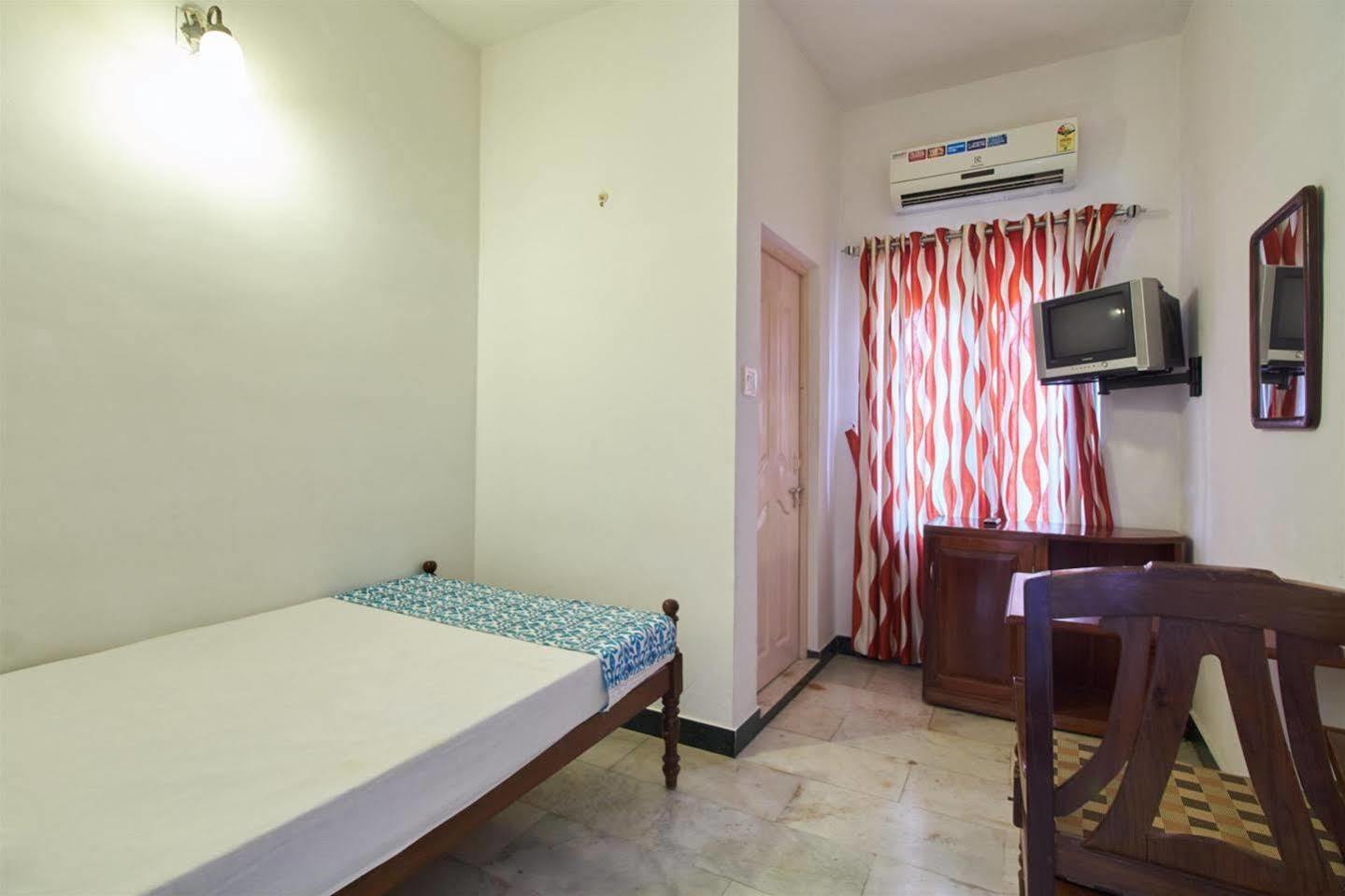 Hotel White Rose Kochi Екстериор снимка