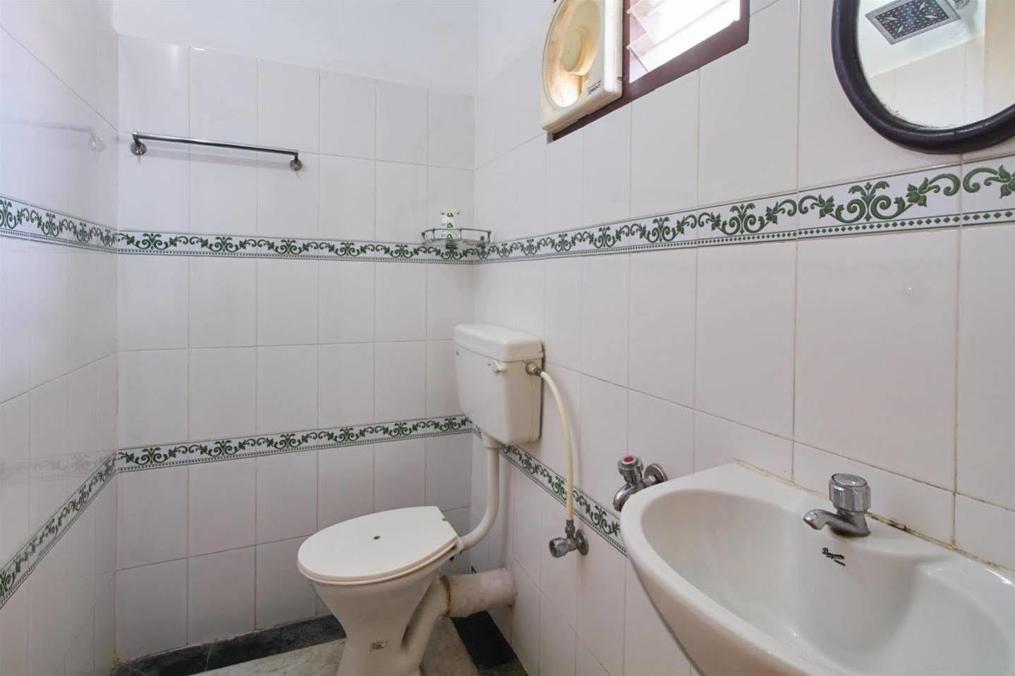 Hotel White Rose Kochi Екстериор снимка