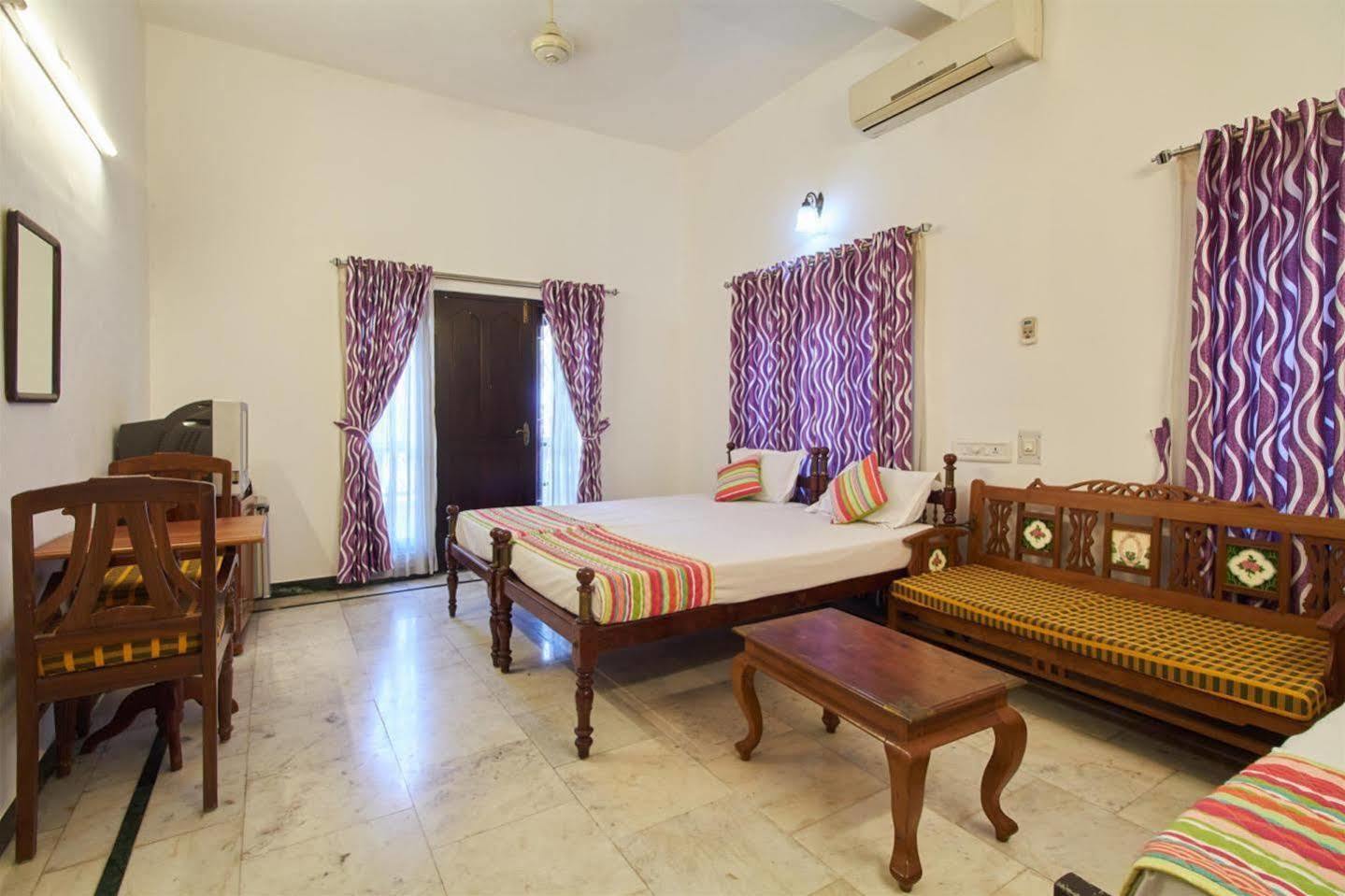 Hotel White Rose Kochi Екстериор снимка