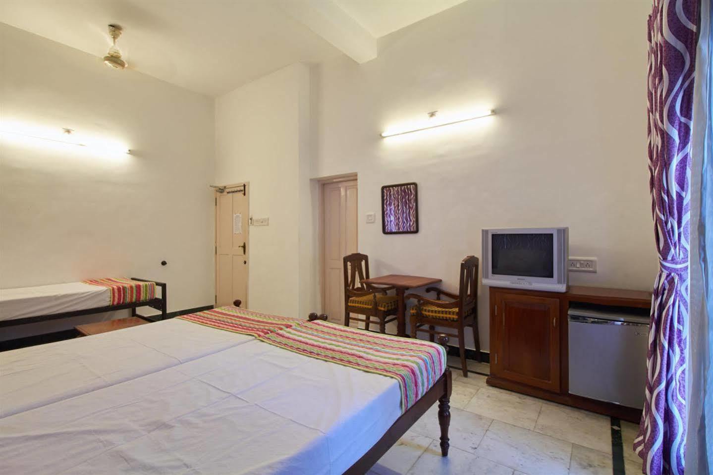Hotel White Rose Kochi Екстериор снимка
