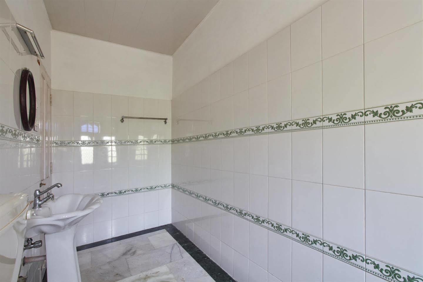 Hotel White Rose Kochi Екстериор снимка