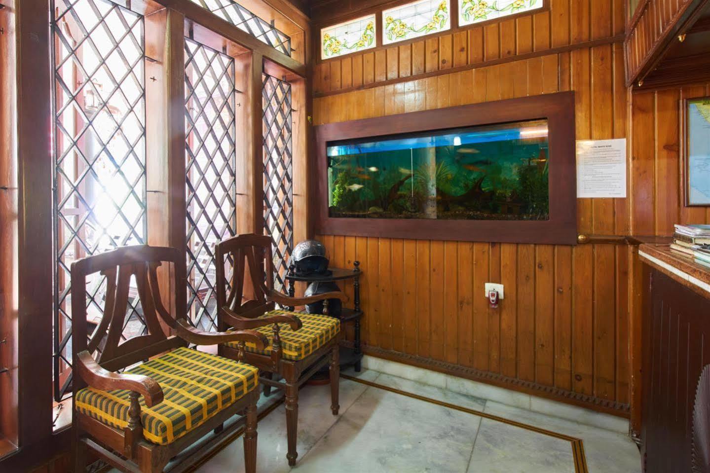 Hotel White Rose Kochi Екстериор снимка