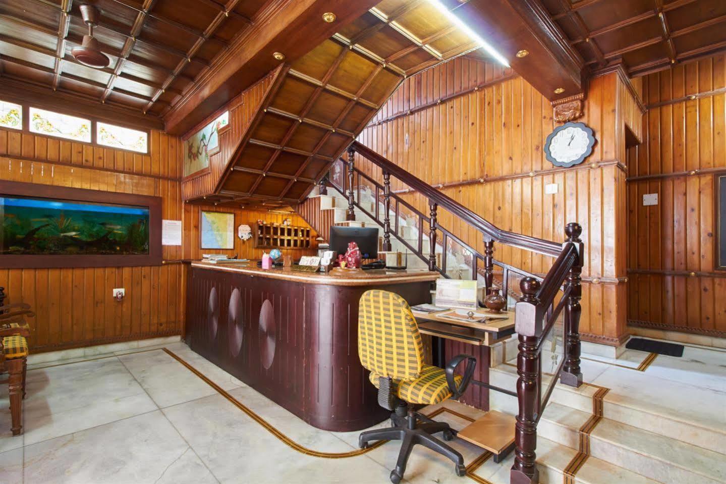 Hotel White Rose Kochi Екстериор снимка