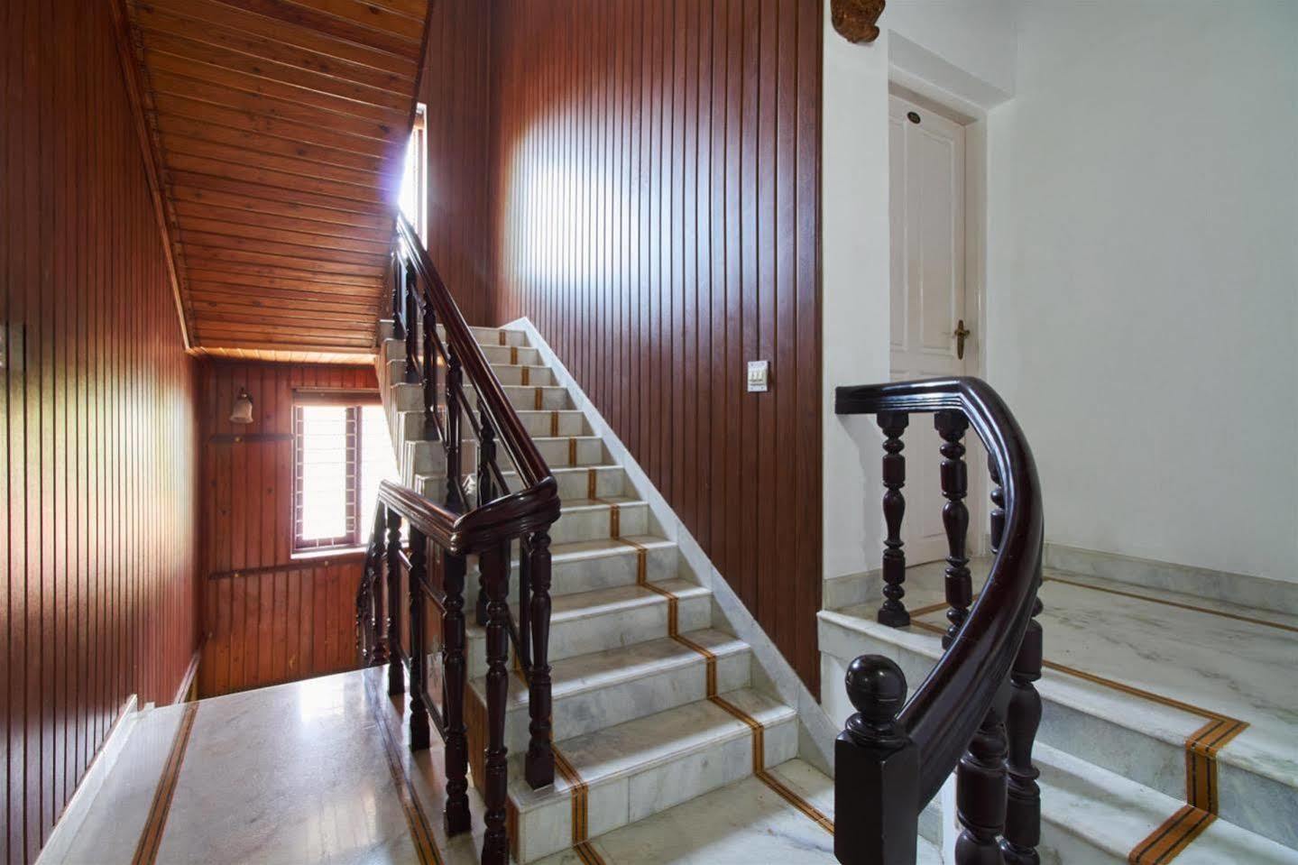 Hotel White Rose Kochi Екстериор снимка