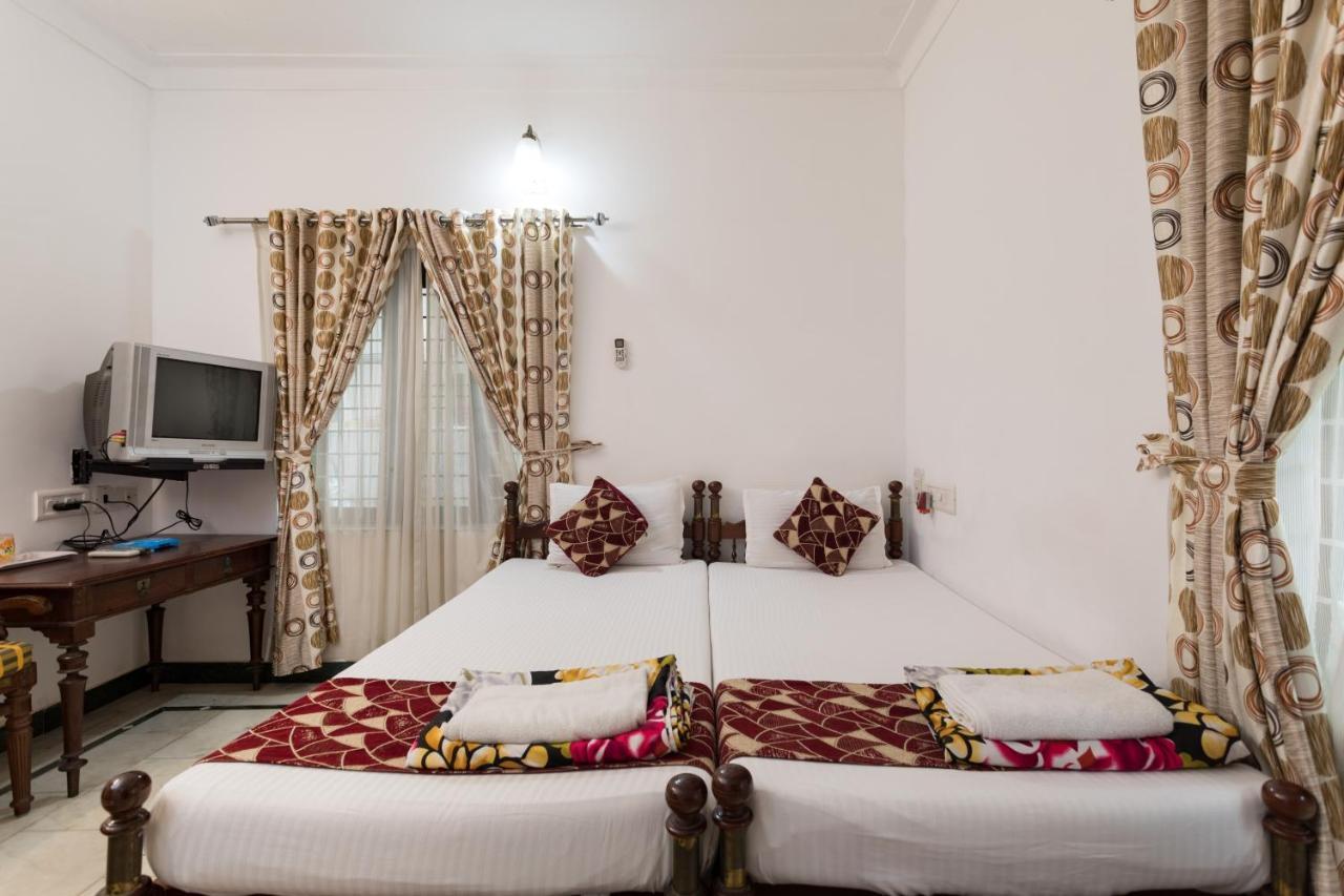 Hotel White Rose Kochi Екстериор снимка