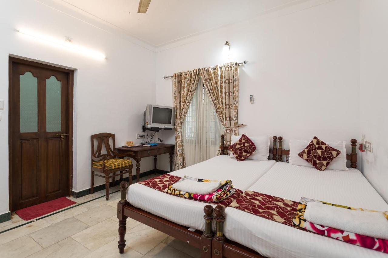 Hotel White Rose Kochi Екстериор снимка