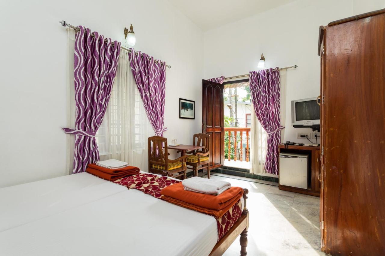 Hotel White Rose Kochi Екстериор снимка
