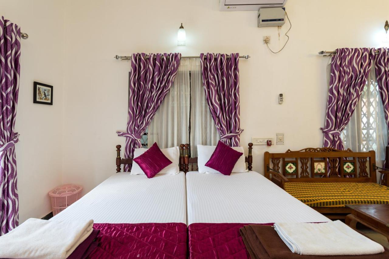 Hotel White Rose Kochi Екстериор снимка