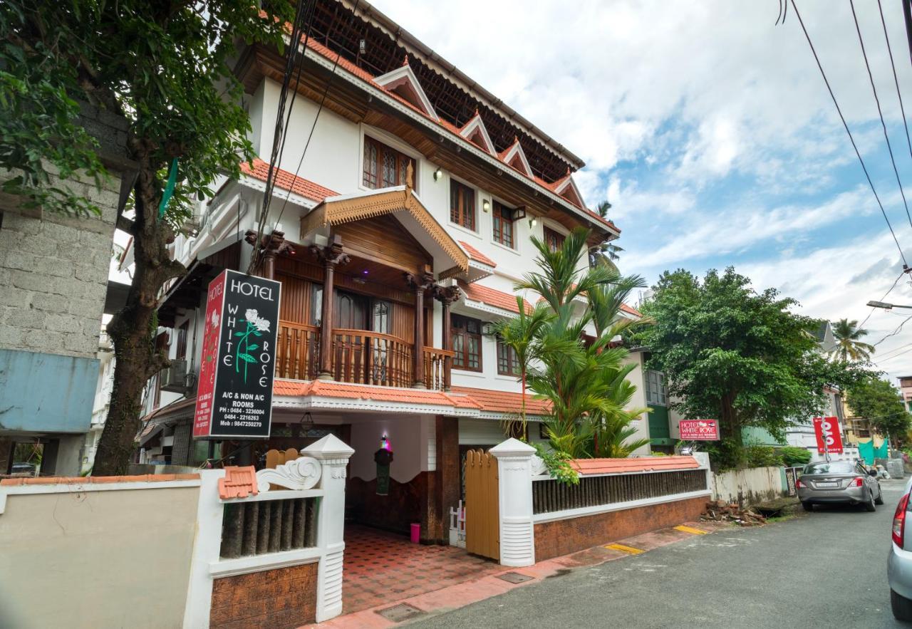 Hotel White Rose Kochi Екстериор снимка