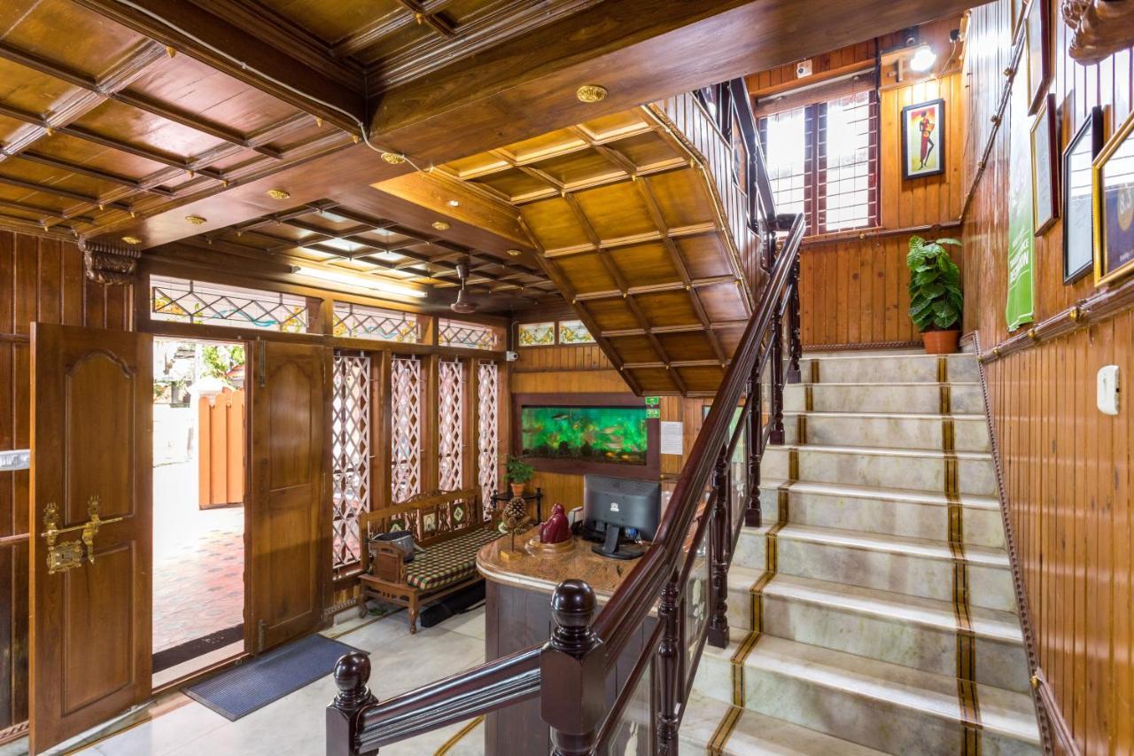 Hotel White Rose Kochi Екстериор снимка